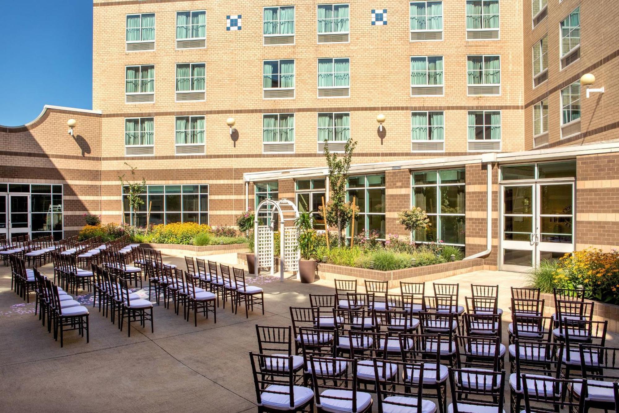 Sheraton Boston Needham Hotel Exteriör bild